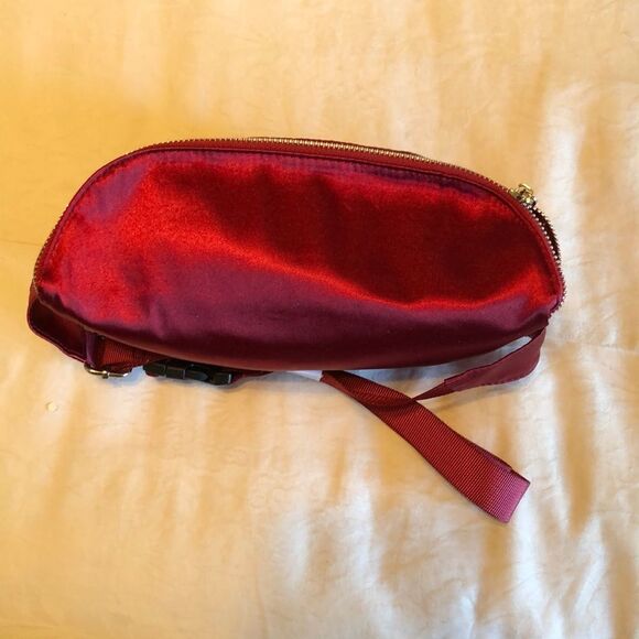 Madden Girl Red Satin Belt Bag NWT - Picture 4 of 4